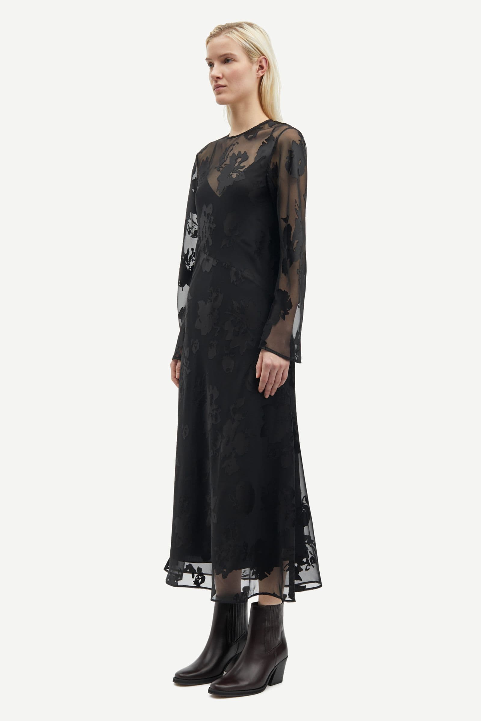 Samadeleine dress 15311 Black Blooming Burnout